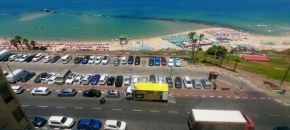 Beachfront Apartment Bat Yam 613